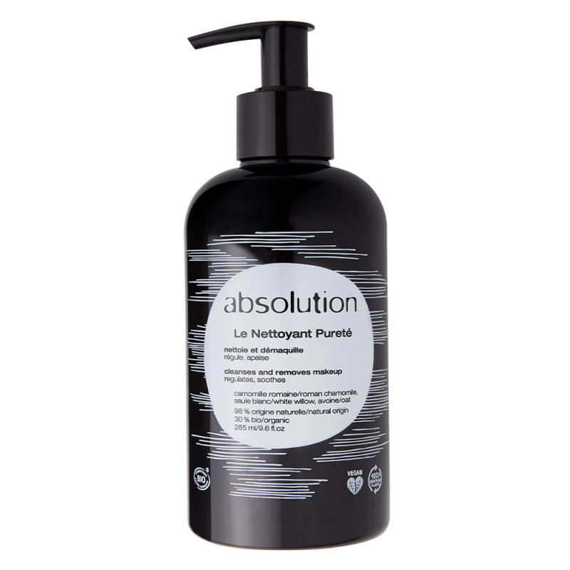 Le Nettoyant Pureté Absolution gel nettoyant visage bio régulateur et apaisant 285ml.
Un flacon pompe noir généreux avec un design graphique blanc composé de lignes horizontales. Au centre, un ovale blanc contient le nom de la marque "Absolution" et les ingrédients clés : camomille romaine, saule blanc et avoine. Les labels "BIO" et "VEGAN" sont visibles en bas.