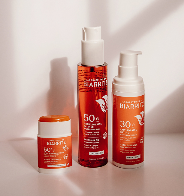 Gamme solaire bio Laboratoires de Biarritz au complexe Alga-Sun : Stick solaire invisible SPF 50+, Huile solaire satinée SPF 50 et Lait solaire satiné SPF 30. Protection solaire naturelle fabriquée en France.
